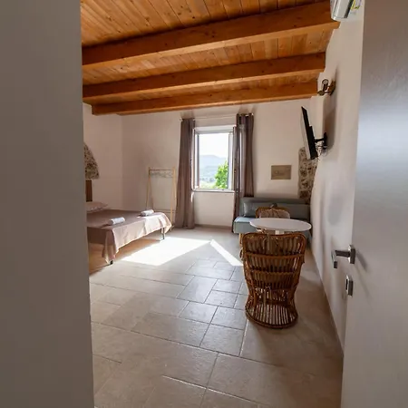 Maison De Curtis Bed and Breakfast