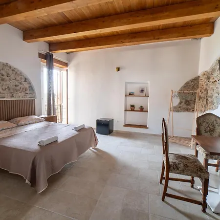 Maison De Curtis 3*