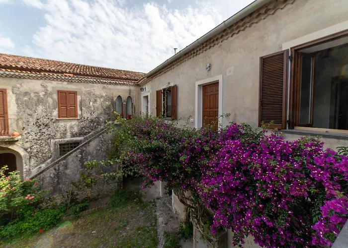 Bed and breakfast Maison De Curtis 3*